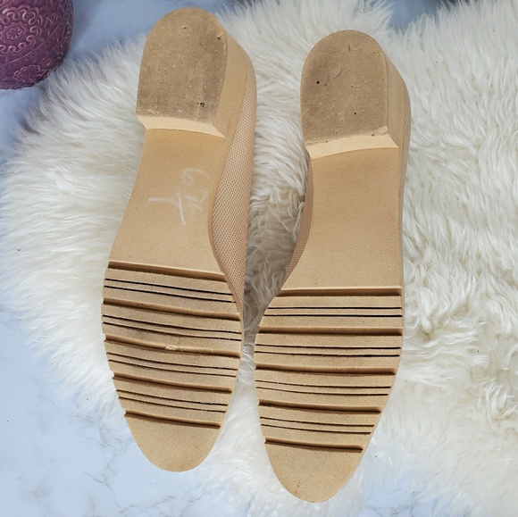 Salvatore Ferragamo Gold Metallic Beige Pumps - Picture 5 of 8